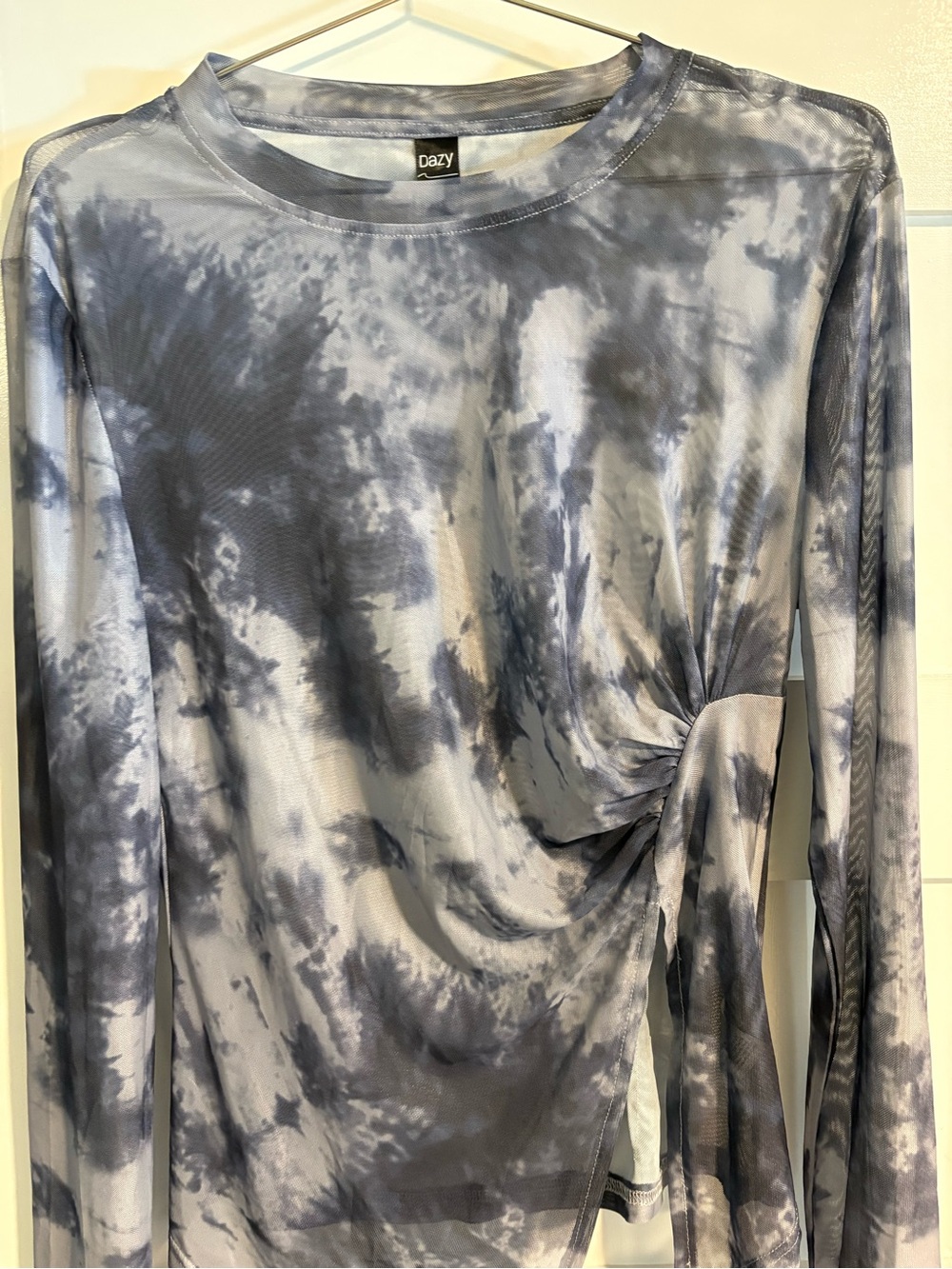 Women's Gray Tie-Dye Long Sleeve Twist Top